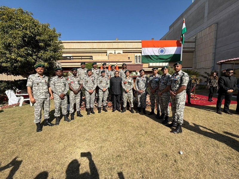 On the occasion of the 77th Republic Day of India, Ambassador Shri Soumen Bagchi unfurled the National Tricolour, followed by the singing of the National Anthem, and read out excerpts from the Hon’ble Rashtrapatiji’s Address to the Nation. A Yoga Convocation Ceremony was also held to felicitate successful participants of the Embassy’s Yoga courses. The event was attended by around 150 guests, including members of the Indian diaspora, yoga enthusiasts, and Iraqi friends of India.