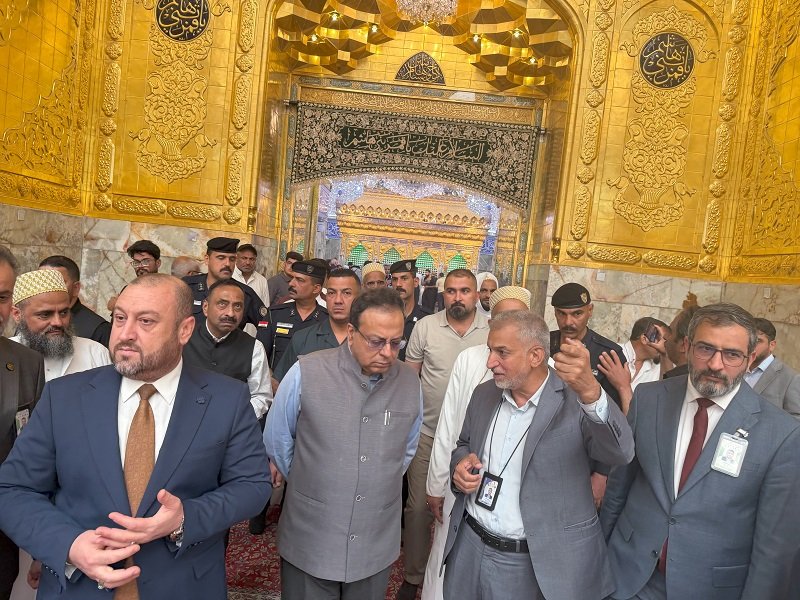 Ambassador Soumen Bagchi visited the Holy Shrine of Imam Abbas at Karbala.  He was welcomed by Dr. Afdal Al-Shami, Member of Board of Directors of the Shrine administration and Mr. Muhammad Ali Azhar Al-Shammari, head of the Public Relations Department.