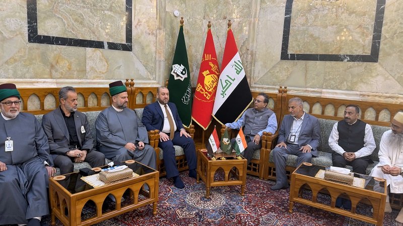 Ambassador Soumen Bagchi visited the Holy Shrine of Imam Abbas at Karbala.  He was welcomed by Dr. Afdal Al-Shami, Member of Board of Directors of the Shrine administration and Mr. Muhammad Ali Azhar Al-Shammari, head of the Public Relations Department.