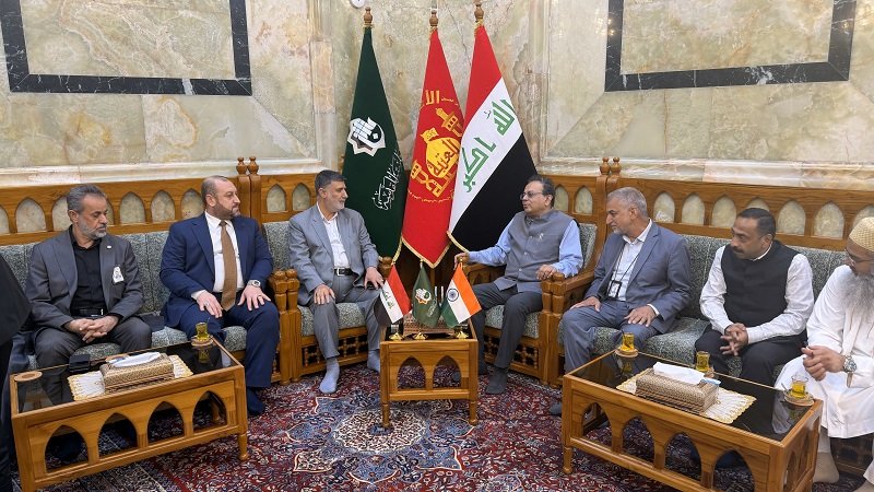 Ambassador Soumen Bagchi visited the Holy Shrine of Imam Abbas at Karbala.  He was welcomed by Dr. Afdal Al-Shami, Member of Board of Directors of the Shrine administration and Mr. Muhammad Ali Azhar Al-Shammari, head of the Public Relations Department.