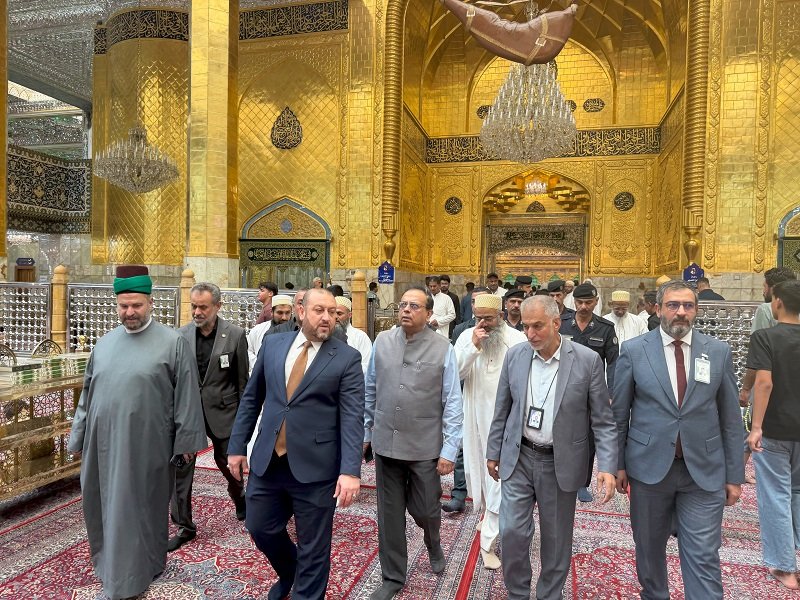Ambassador Soumen Bagchi visited the Holy Shrine of Imam Abbas at Karbala.  He was welcomed by Dr. Afdal Al-Shami, Member of Board of Directors of the Shrine administration and Mr. Muhammad Ali Azhar Al-Shammari, head of the Public Relations Department.