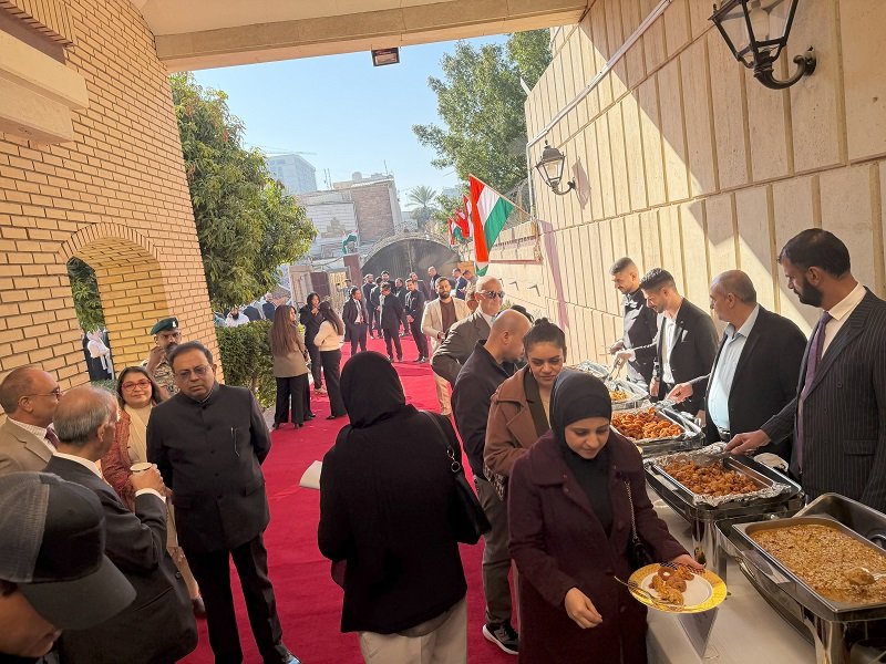 On the occasion of the 77th Republic Day of India, Ambassador Shri Soumen Bagchi unfurled the National Tricolour, followed by the singing of the National Anthem, and read out excerpts from the Hon’ble Rashtrapatiji’s Address to the Nation. A Yoga Convocation Ceremony was also held to felicitate successful participants of the Embassy’s Yoga courses. The event was attended by around 150 guests, including members of the Indian diaspora, yoga enthusiasts, and Iraqi friends of India.