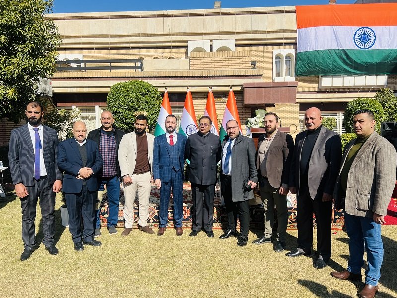 On the occasion of the 77th Republic Day of India, Ambassador Shri Soumen Bagchi unfurled the National Tricolour, followed by the singing of the National Anthem, and read out excerpts from the Hon’ble Rashtrapatiji’s Address to the Nation. A Yoga Convocation Ceremony was also held to felicitate successful participants of the Embassy’s Yoga courses. The event was attended by around 150 guests, including members of the Indian diaspora, yoga enthusiasts, and Iraqi friends of India.