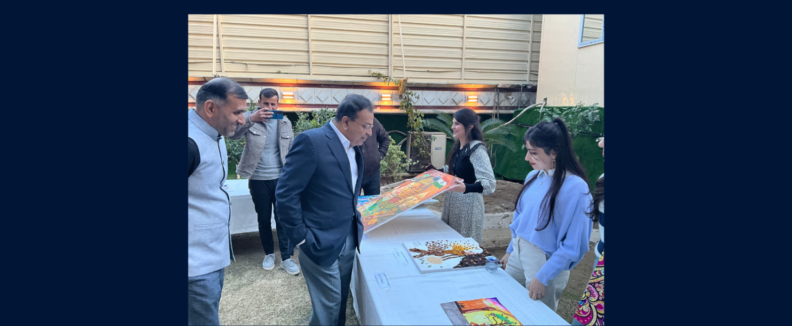 भारतीय दूतावास, बगदाद द्वारा 19 जनवरी 2026 को विश्व हिंदी दिवस हर्षोल्लास के साथ मनाया गया। समारोह में भारतीय प्रवासी, भारतीय मूल के नागरिक, हिंदी प्रेमी तथा इराक़ी योग छात्रों ने भाग लिया। बगदाद के अलावा नजफ़ और कर्बला से भी प्रतिभागी शामिल हुए। इस अवसर पर निबंध, पोस्टर, स्लोगन, आशु भाषण, कविता लेखन एवं पाठ की प्रतियोगिताएँ आयोजित की गईं तथा एक इराक़ी कलाकार ने बॉलीवुड गीत प्रस्तुत किया। भारत के माननीय राजदूत ने सभी को संबोधित करते हुए विश्व हिंदी दिवस की शुभकामनाएँ दीं और विजेताओं को बधाई दी।