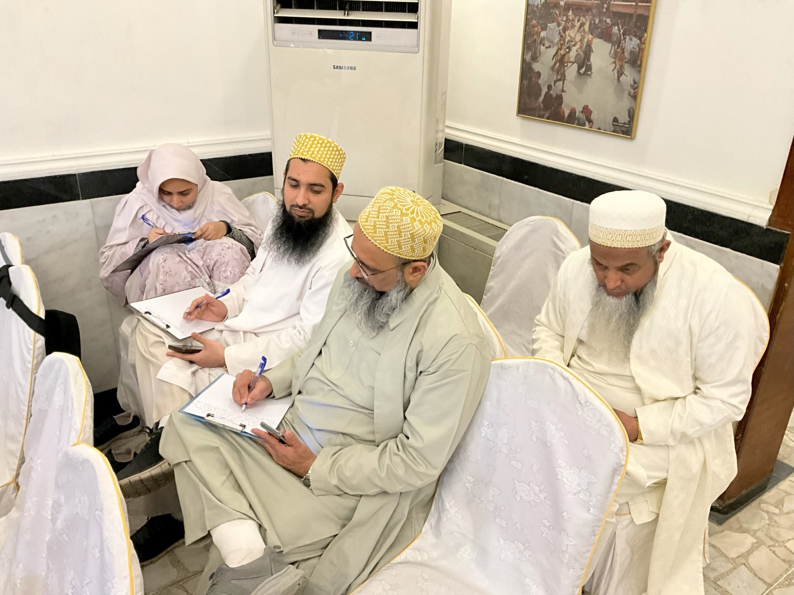 भारतीय दूतावास, बगदाद द्वारा 19 जनवरी 2026 को विश्व हिंदी दिवस हर्षोल्लास के साथ मनाया गया। समारोह में भारतीय प्रवासी, भारतीय मूल के नागरिक, हिंदी प्रेमी तथा इराक़ी योग छात्रों ने भाग लिया। बगदाद के अलावा नजफ़ और कर्बला से भी प्रतिभागी शामिल हुए। इस अवसर पर निबंध, पोस्टर, स्लोगन, आशु भाषण, कविता लेखन एवं पाठ की प्रतियोगिताएँ आयोजित की गईं तथा एक इराक़ी कलाकार ने बॉलीवुड गीत प्रस्तुत किया। भारत के माननीय राजदूत ने सभी को संबोधित करते हुए विश्व हिंदी दिवस की शुभकामनाएँ दीं और विजेताओं को बधाई दी।