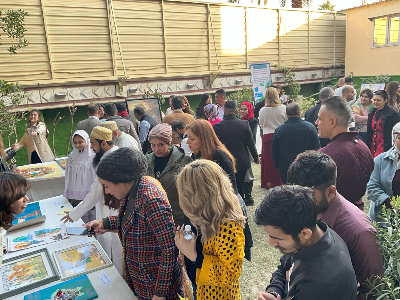 भारतीय दूतावास, बगदाद द्वारा 19 जनवरी 2026 को विश्व हिंदी दिवस हर्षोल्लास के साथ मनाया गया। समारोह में भारतीय प्रवासी, भारतीय मूल के नागरिक, हिंदी प्रेमी तथा इराक़ी योग छात्रों ने भाग लिया। बगदाद के अलावा नजफ़ और कर्बला से भी प्रतिभागी शामिल हुए। इस अवसर पर निबंध, पोस्टर, स्लोगन, आशु भाषण, कविता लेखन एवं पाठ की प्रतियोगिताएँ आयोजित की गईं तथा एक इराक़ी कलाकार ने बॉलीवुड गीत प्रस्तुत किया। भारत के माननीय राजदूत ने सभी को संबोधित करते हुए विश्व हिंदी दिवस की शुभकामनाएँ दीं और विजेताओं को बधाई दी।