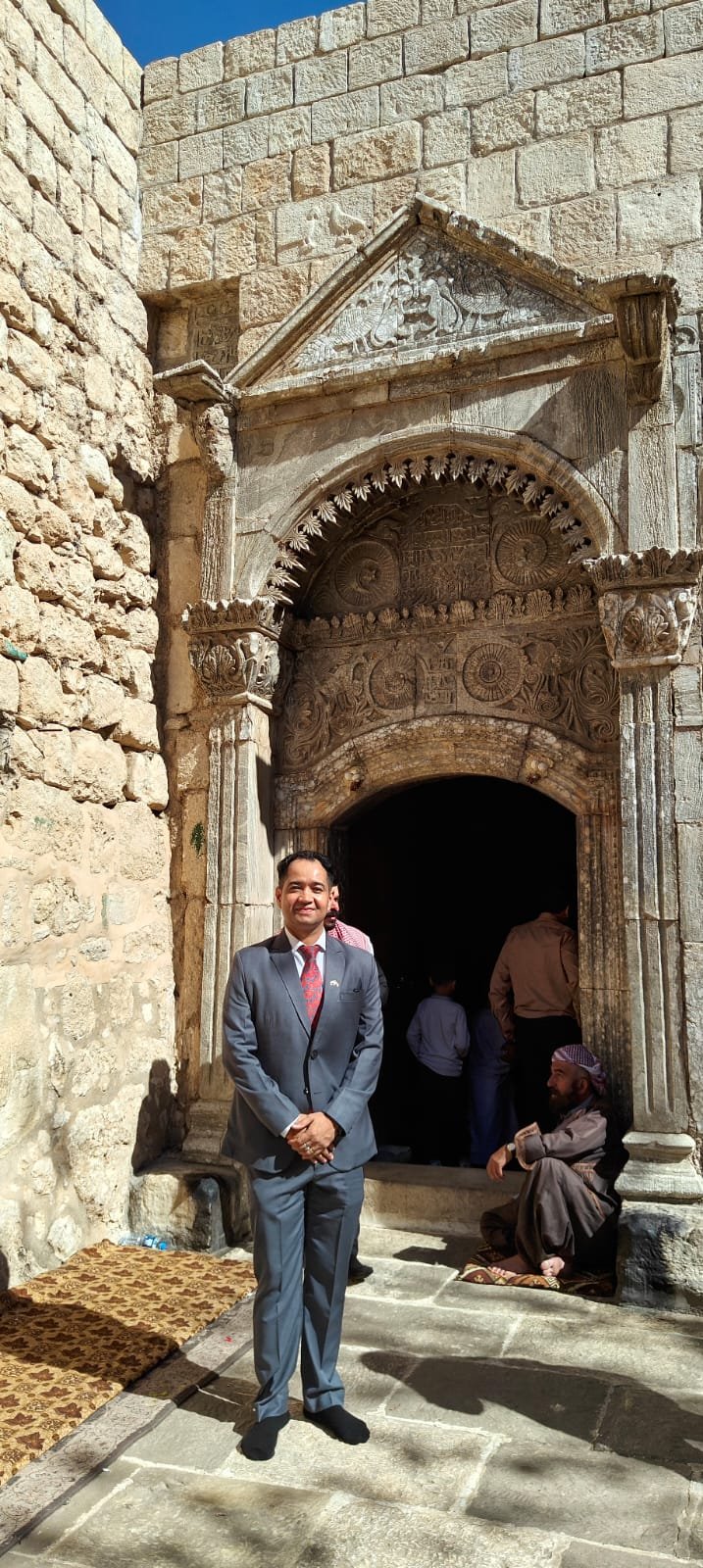 Ambassadors and other diplomats from Baghdad & Erbil visited the holy Lalish temple on the occasion of ‘Cejna Cema’. Mr. Saurabh Awasthi, Second Secretary, represented the Embassy of India. The delegation was received & accompanied by His Highness Yazidi Prince Hazim Tahsin Beg and Dr. Khalaf Kheder Sinjari, Advisor to the Iraqi Prime Minister on Yazidi affairs. During the visit, the group was also introduced to the rich cultural heritage and traditions of the Yazidi community.