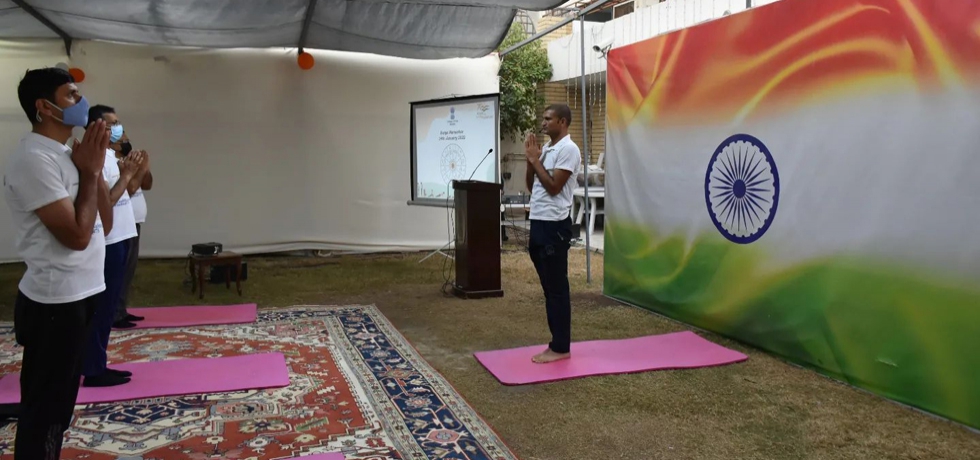 The Embassy of India in Baghdad organized a session of “Surya Namaskar” in the early morning of 14th January, 2022 under the aegis of “Azadi Ka Amrit Mahotsav” to celebrate the festival(s) of Makar Sankranti, Pongal, Lohri, Uttrayan and Magha Bihu. The Surya Namaskar session was hosted by Ministry of AYUSH, Government of India and was virtually attended by over 7.5 million people across the world.