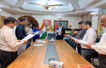 Ambassador Prashant Pise administered the Integrity Pledge to the Mission officers as part of the Vigilance Awareness Week.