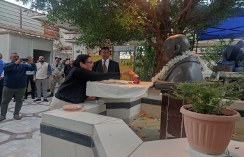 Eminent Gandhian philosopher, Dr. Shobhana Radhakrishna paid floral tribute at Mahatma Gandhi's bust installed at Chancery premises.