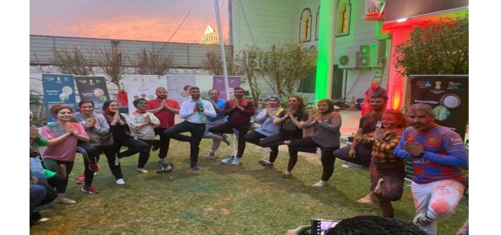 Iraqi yoga practitioners enthusiastically celebrated the #Holi at the Embassy of India, Baghdad on 12th March 2023. Indian Millets were displayed and propagated during the event. Everyone enjoyed the celebration with colours.