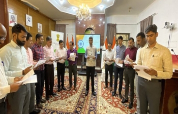 Ambassador Prashant Pise administered the 'Ayurveda Pledge' to the Mission officers as part of a six week long programme.