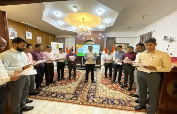 Ambassador Prashant Pise administered the 'Ayurveda Pledge' to the Mission officers as part of a six week long programme.