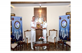  Iraqi Commander of the Naval Force, Vice Admiral Mazin Abdulwahid Gubaian Al-Ameri and Chief of Naval Staff of Indian Navy Admiral R. Hari Kumar met during MILAN-2024 naval exercise in Vishakhapatnam.